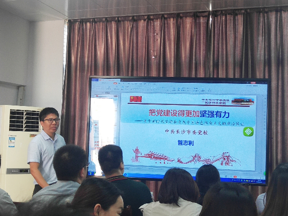 “把黨建設(shè)得更加堅強有力” ——關(guān)于新時代堅持和發(fā)展中國特色社會主義的政治保證